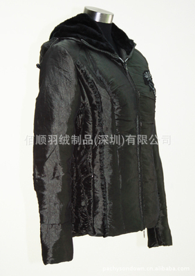 廠家生產(chǎn)供應(yīng)百褶皺花邊女裝連帽保暖羽絨服制衣工廠訂制加工056圖片,廠家生產(chǎn)供應(yīng)百褶皺花邊女裝連帽保暖羽絨服制衣工廠訂制加工056圖片大全,佰順羽絨制品(深圳)-5-